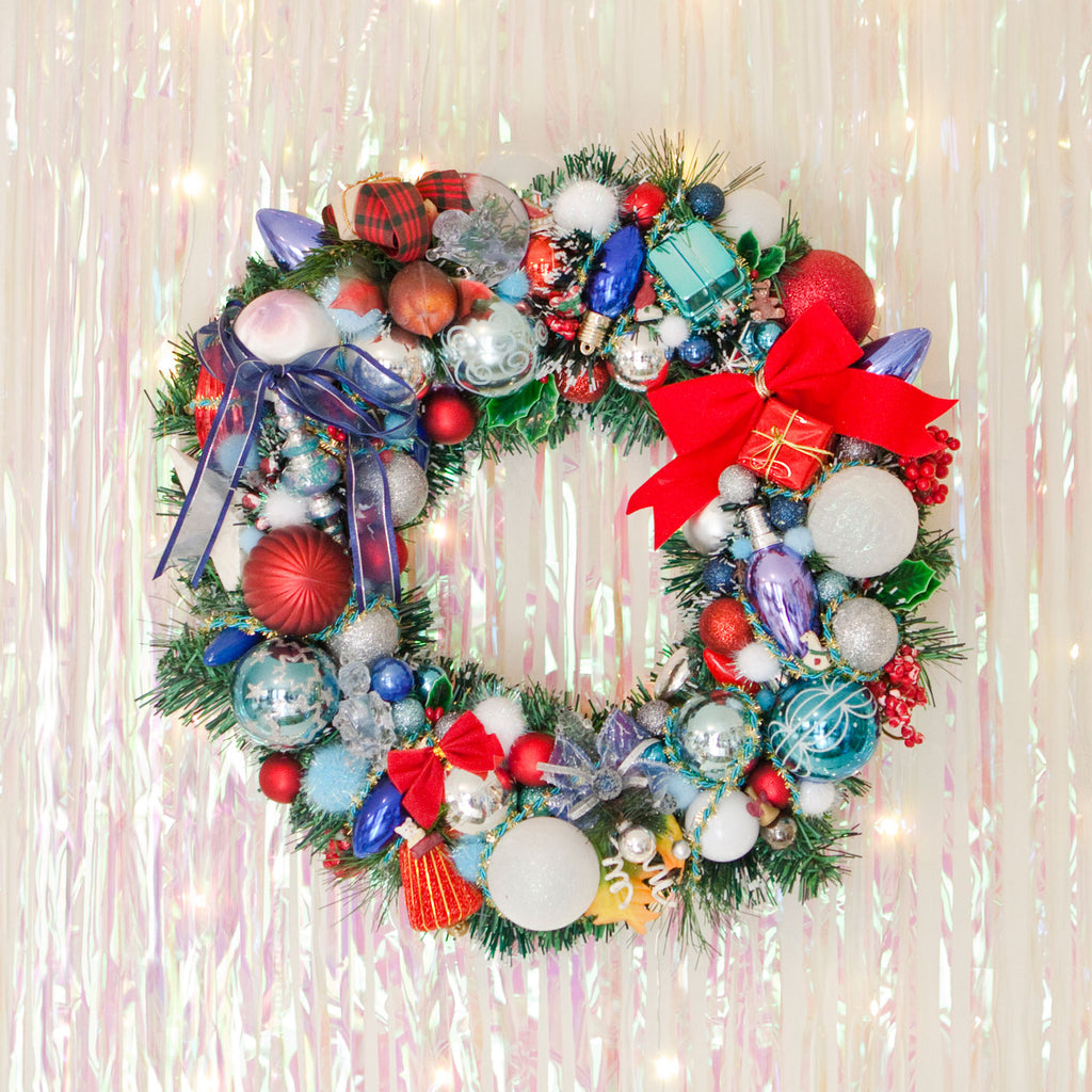 Candy & Kitsch candy heart Christamas wreath awreatha in a kitsch decor aesthetic for kitschmas
