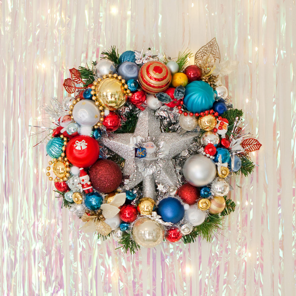 Candy & Kitsch candy heart Christamas wreath awreatha in a kitsch decor aesthetic for kitschmas