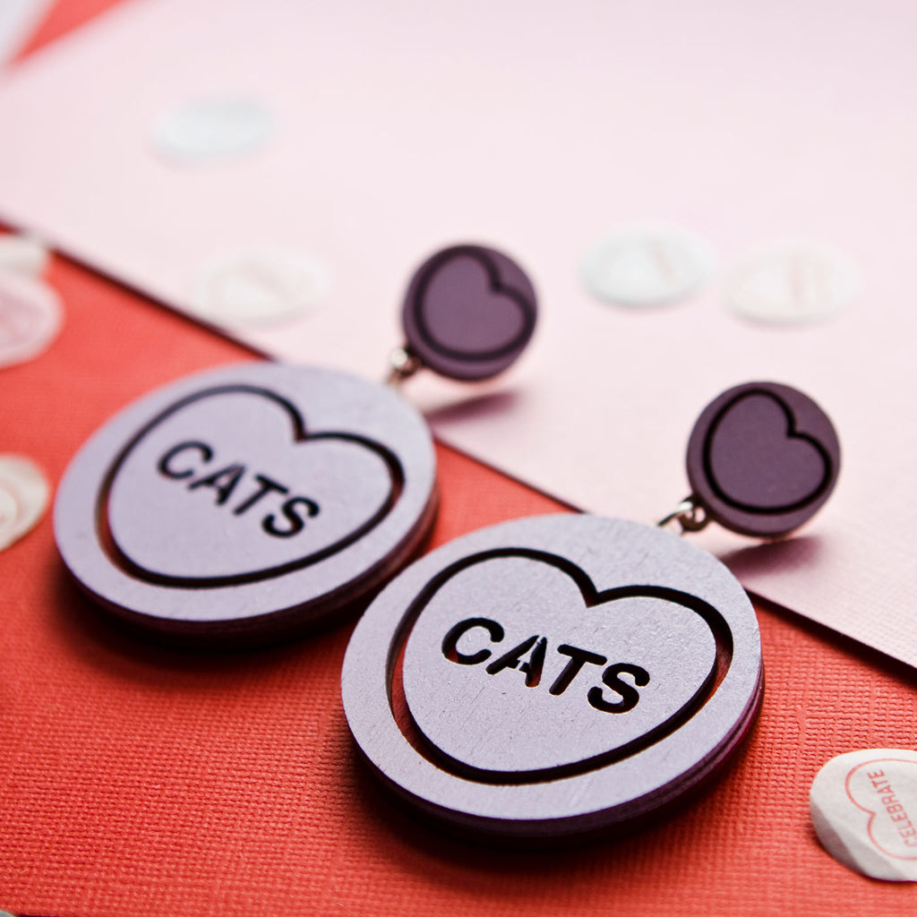 Candy & Kitsch candy heart earrings sits in a kitsch interior design in the variation 'cats'