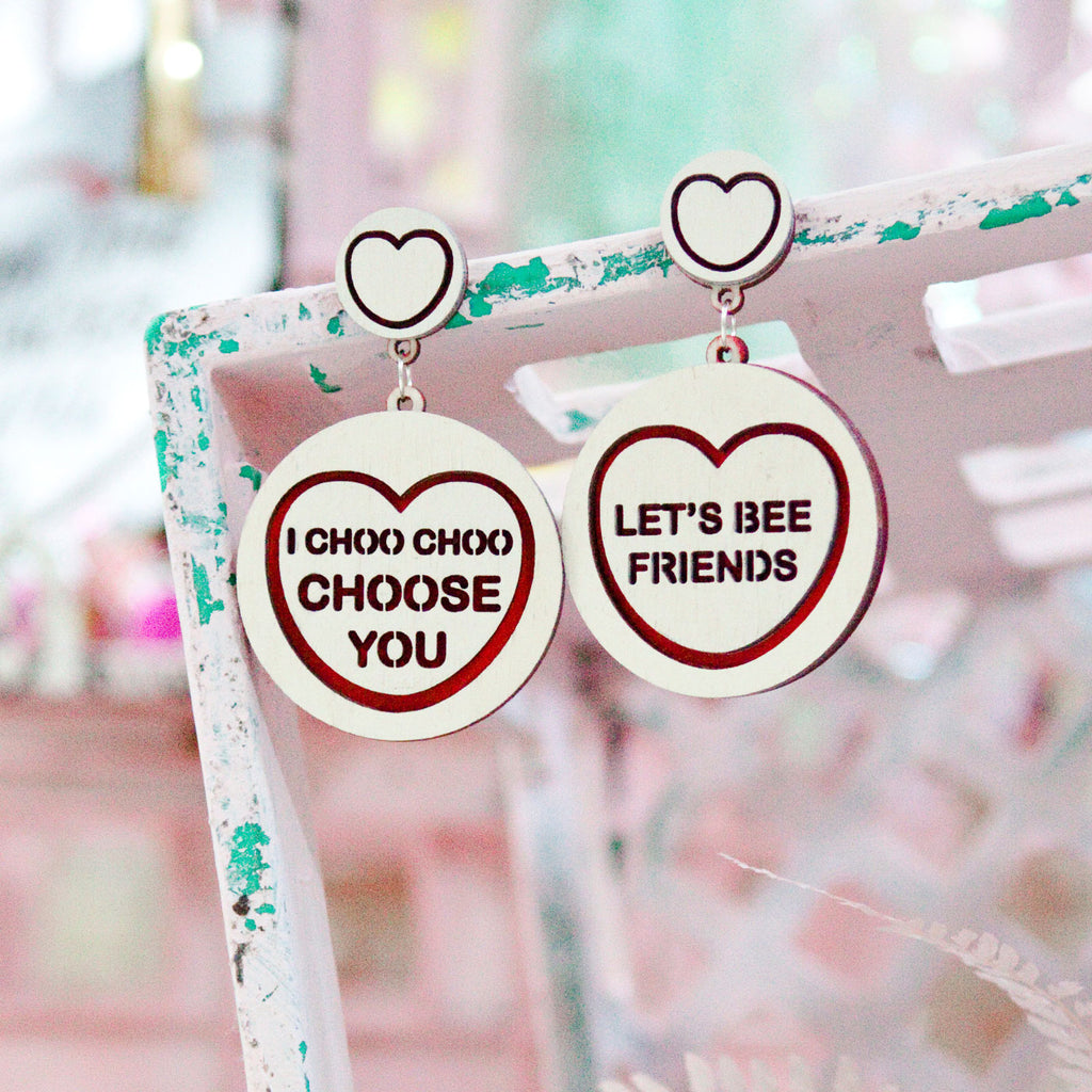 Candy & Kitsch candy heart earrings sits in a kitsch interior design in the variation ’i choo choo choose you, lets be friends' inspired by the simpsons