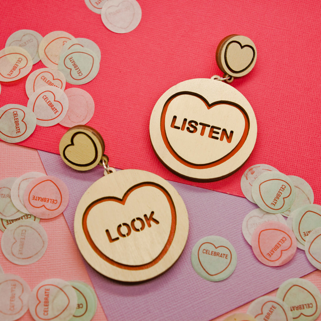 Candy & Kitsch candy heart earrings sits in a kitsch interior design in the variation ’look-listen' inspired by my favorite murder