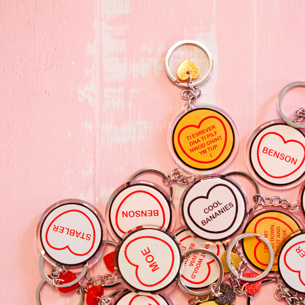 Candy & Kitsch candy heart keyring keychain sits in a kitsch interior design in the variation ’work it' inspired by Missy Elliot
