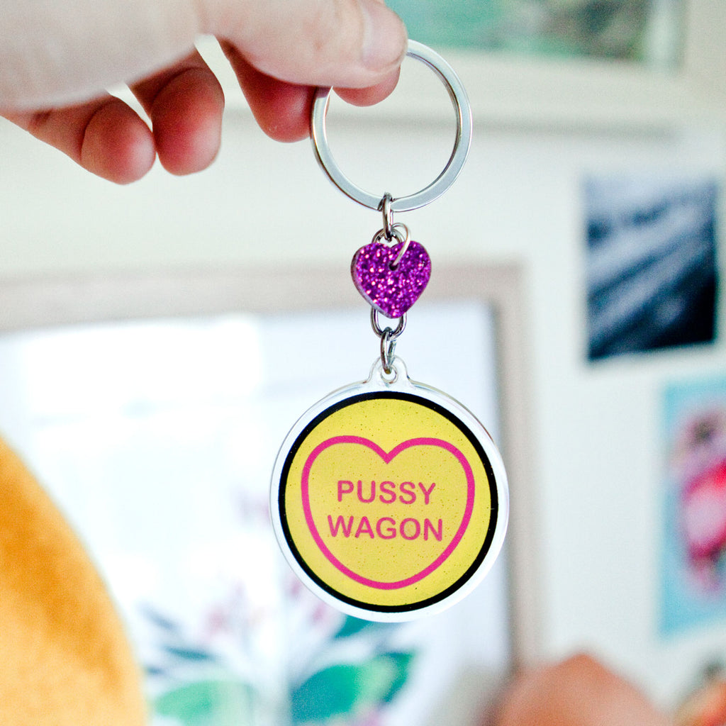Candy & Kitsch candy heart keyring keychain sits in a kitsch interior design in the variation ’Pussy Wagon', inspired by Kill Bill.