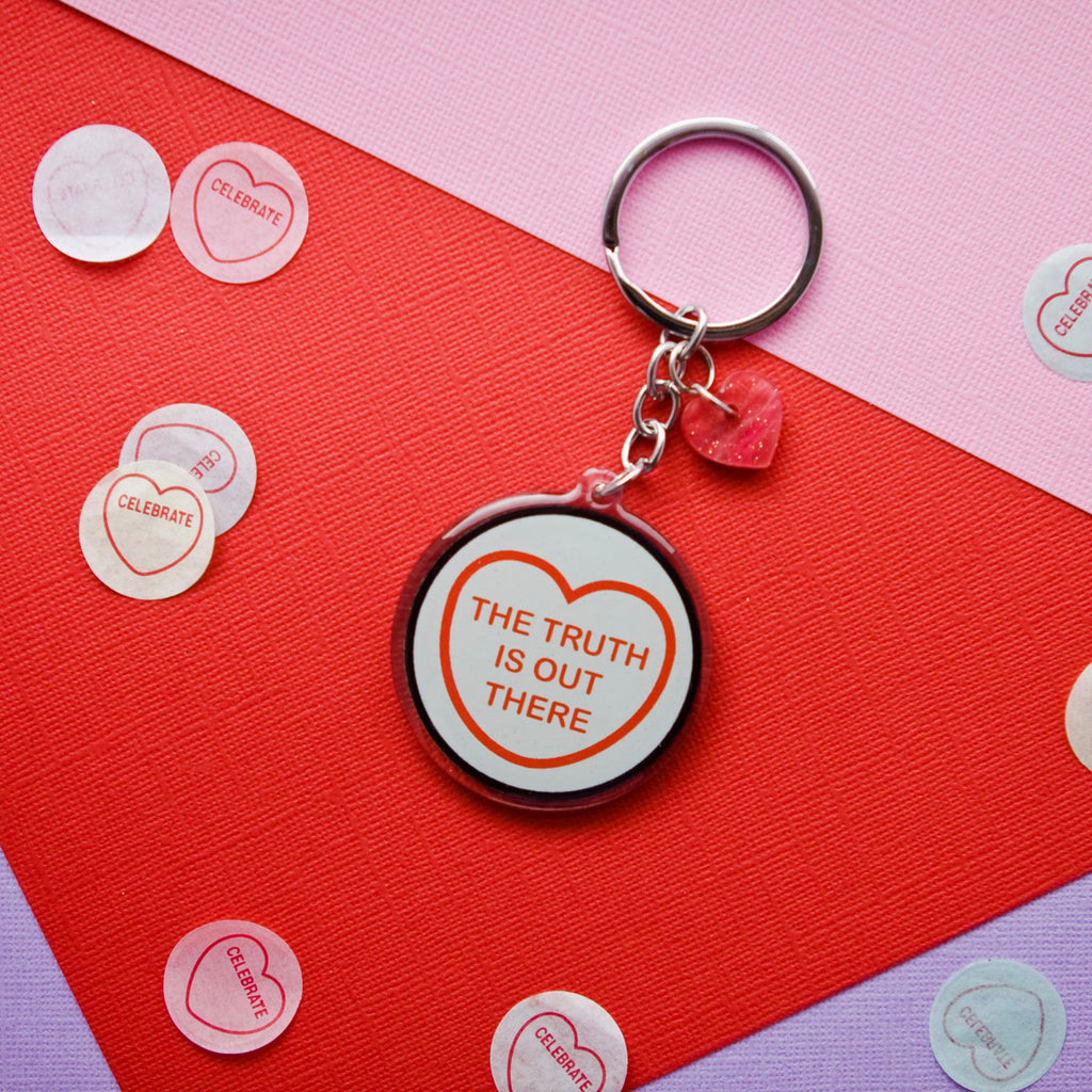 Candy & Kitsch candy heart keyring keychain sits in a kitsch interior design in the variation ’the truth is out there' inspired by the The X Files