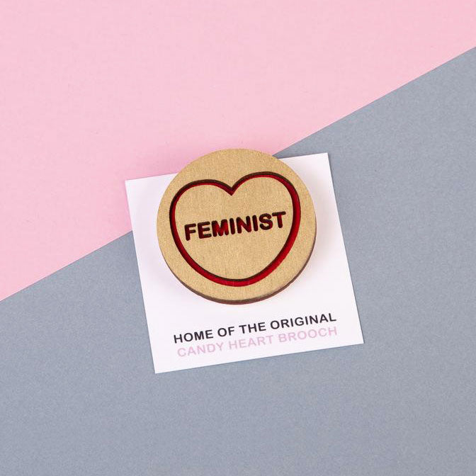 Candy & Kitsch candy heart brooch sits in a kitsch interior design in the variation ’feminist'