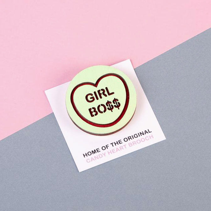 Candy & Kitsch candy heart brooch sits in a kitsch interior design in the variation ’girl boss'