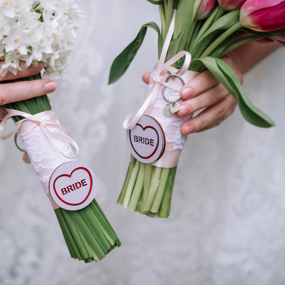 Candy & Kitsch candy heart brooch sits in a kitsch interior design in the variation ’bride'